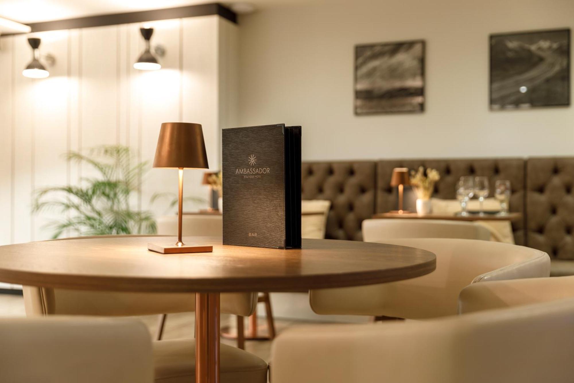 Ambassador Boutique Hotel 니옹 외부 사진