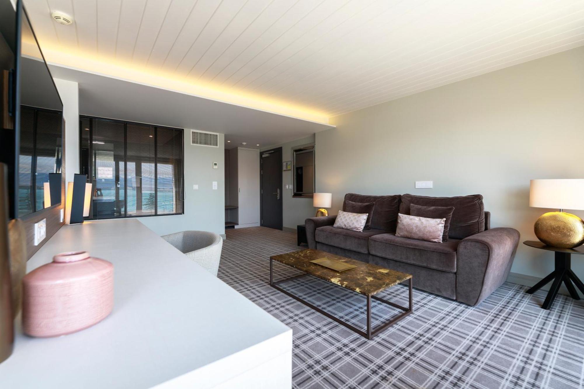 Ambassador Boutique Hotel 니옹 외부 사진