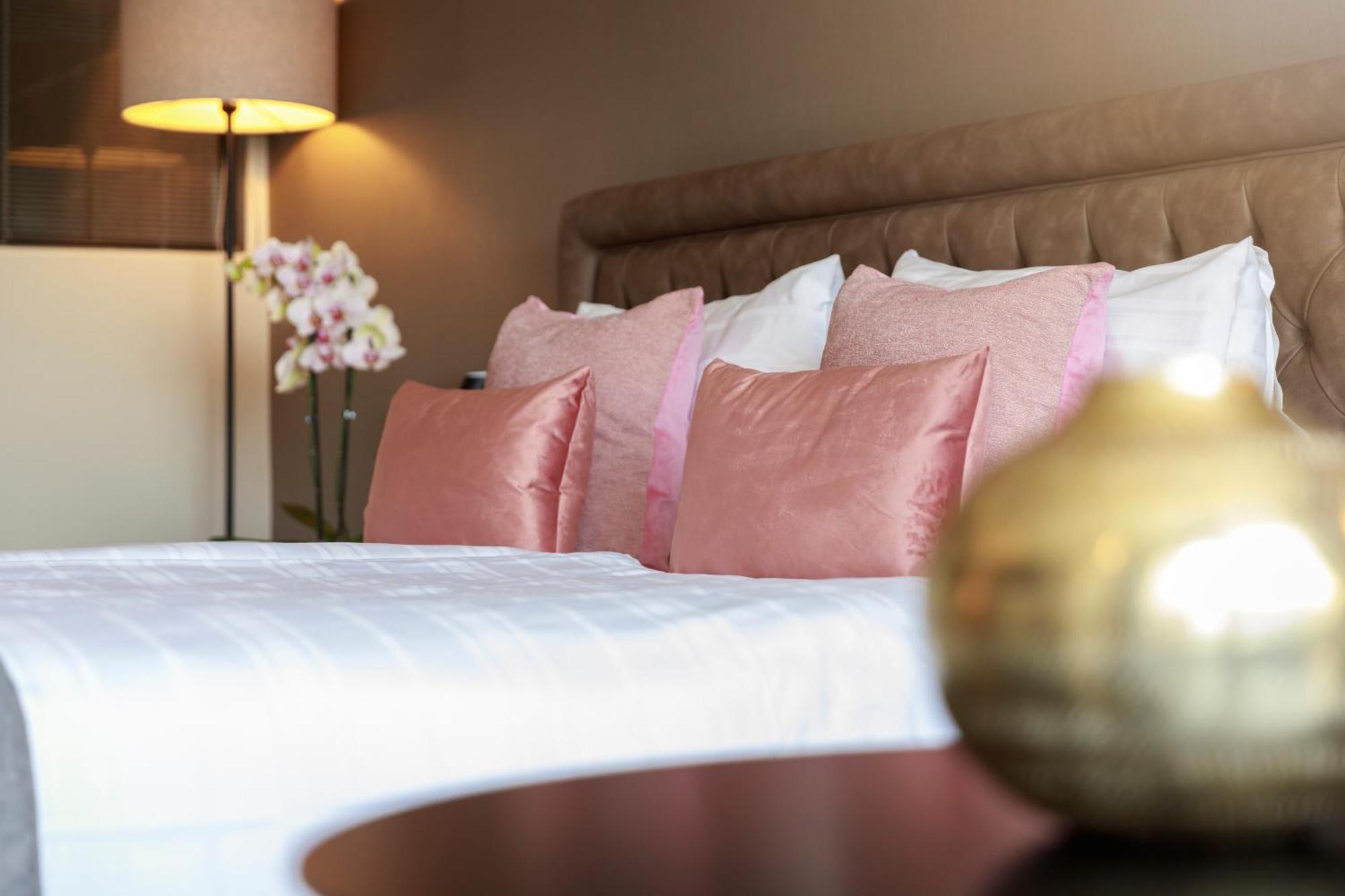 Ambassador Boutique Hotel 니옹 외부 사진